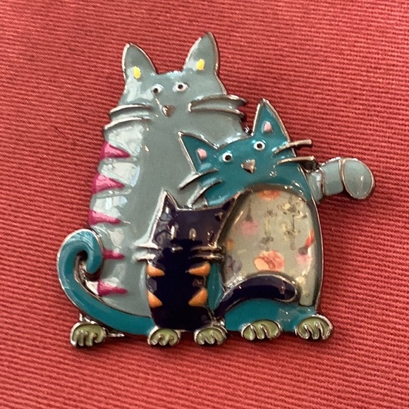 Fun enamel kitty cat brooch - Picture 4 of 5
